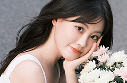 祝绪丹白裙捧花 清新文艺少女