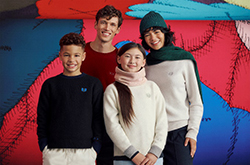 优衣库携手艺术家KAWS联袂设计首个针织系