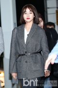 TWICE志效机场因混乱摔倒受伤