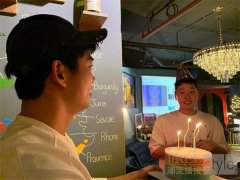 玉泽演为黄灿盛准备生日蛋糕