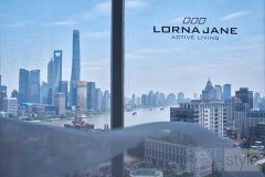 轻盈跃动，舒畅自由Lorna Jane发