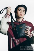 藤间斋演绎Versace 2022 春夏系列