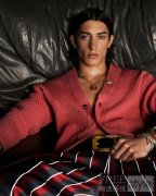Versace重磅发布2023春夏男装系列
