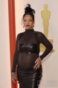 Rihanna闪耀2023奥斯卡红毯