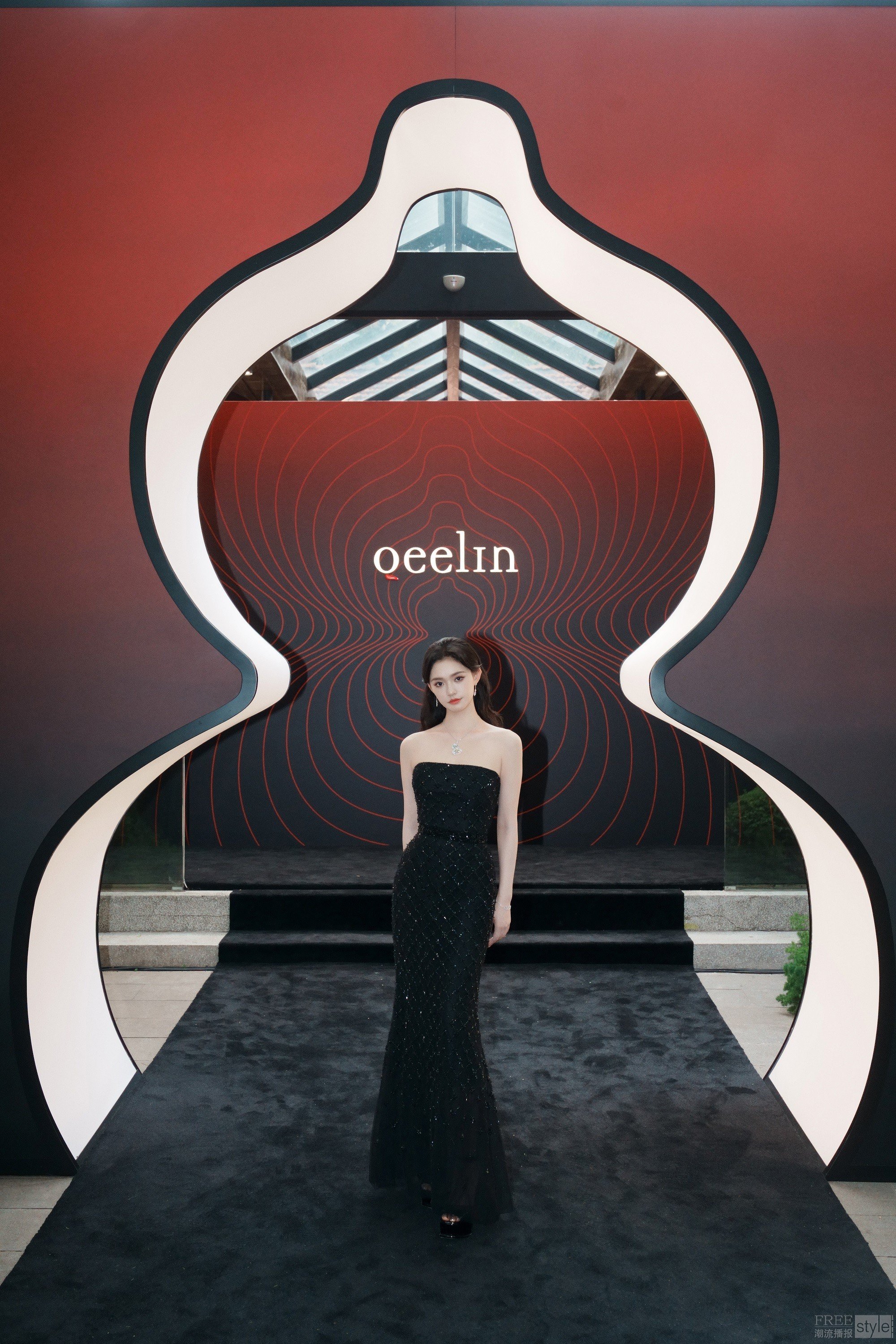 演员林允佩戴Qeelin Wulu Garden系列珠宝出席Qeelin麒迹花园私享珠宝展.jpg