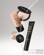 控油妆前 硬核持妆：NARS「黑管