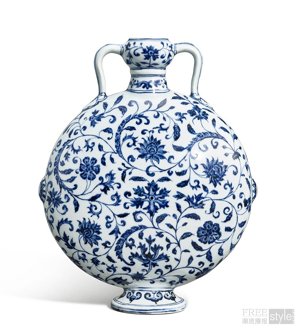 明永乐 青花缠枝花卉纹双耳扁壶.jpg