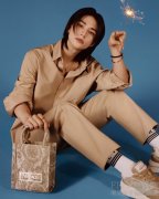 Versace 2023假日系列广告大片