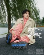Burberry 创意呈献 2024 新禧贺岁