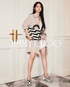 Jimmy Choo 发布 2024 春季广告大片