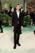 众星身着Prada亮相2024 MET Gala 
