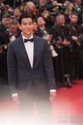 著名演员彭于晏身着Berluti亮相