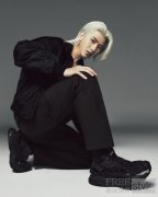 蔡徐坤演绎VERSACE MERCURY运动鞋