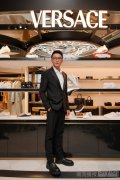 众星亮相全新VERSACE上海恒隆限