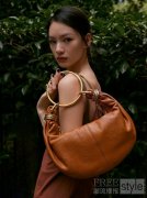 邱天演绎Chloé Bracelet 手环包