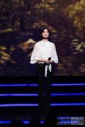 李宇春身着Chloé出席第37届大众