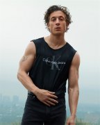 Calvin Klein释出全新广告大片 