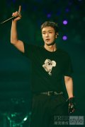 张艺兴演绎SANDRO 2024 WILD ANIMALS胶囊系列