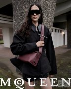 McQueen 2024秋冬系列Sling手袋