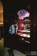 众星亮相VERSACE上海恒隆精品店