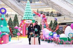 香港影帝古天乐现身上海ifc商