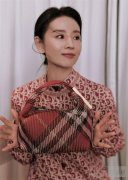 Burberry「2025 新禧贺岁系列」明