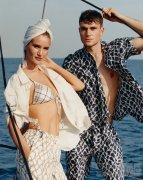 相约Burberry，「共赴仲夏」。