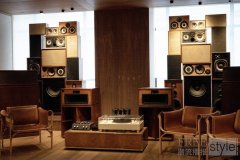 MCQUEEN REVERB 声景共振·沉浸式黑