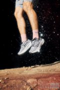 Saucony索康尼推出Nathan Bell跑步艺术家系列