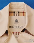 Burberry 风采推出两款全新 Trench 风衣，续