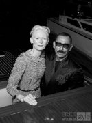 TOM FORD庆祝全新魅夜兰花典藏香水发布，
