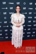 CAILEE SPAENY 身着 CHLOÉ 出席2025年多伦多电影节《利