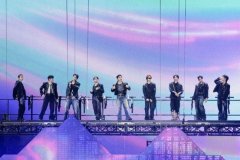 SEVENTEEN在5万名观众面前开启＂NEW_＂世界巡演