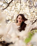 娇兰蜜蜂大使Charlotte Le Bon 倾力
