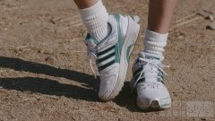 共同致敬跑步经典美学 adidas