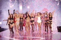 维多利亚的秘密2025年时装秀璀璨回归 直