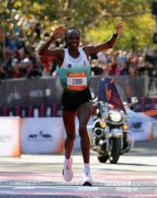 海伦·奥比里打破赛道纪录再夺纽约马拉