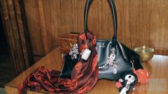 The Manta系列手袋——McQueen 2026早春系列新