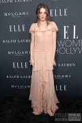 CHARLOTTE LAWRENCE 身着CHLOÉ出席ELLE年度好莱
