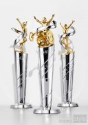 蒂芙尼为上海马拉松赛事打造奖杯与奖牌