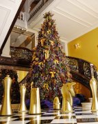 Daniel Lee 携手 Claridge’s 酒店共献 2025 圣诞