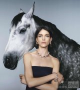 金色骏影: POMELLATO 宝曼兰朵链饰的灵魂回