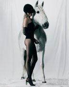 RENE CAOVILLA 马年新春广告大片 驭光而行