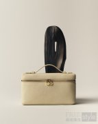 Loro Piana 礼赞品牌标志性手袋