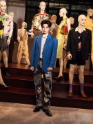 众星身着VERSACE 2026春夏系列亮相品牌鉴赏