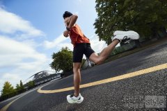 BROOKS布鲁克斯发布2025年度财报——全球增长再创