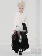 Crocs x Caroline Hu联名系列秀场首次揭幕