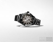 万宝龙焕新演绎冰川系列潜水无氧腕表