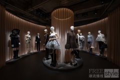 “McQueen: 表象之下” 沉浸式展览于上海揭