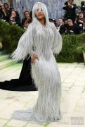 众星身着 TOM FORD 亮相 2026 Met Gala